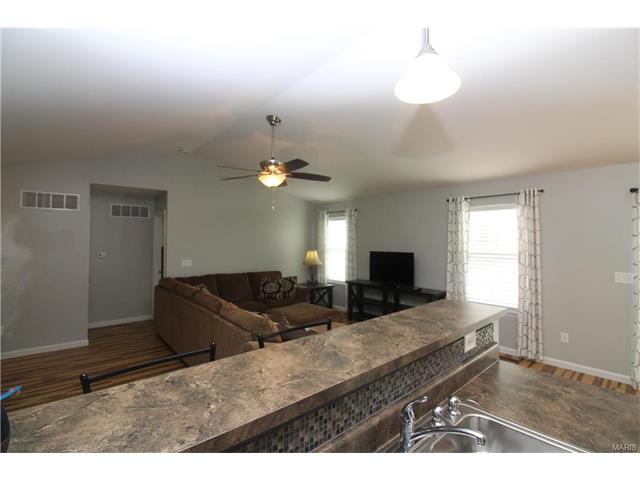 418 Wynchat Dr, O'fallon, MO 63366 photo 5