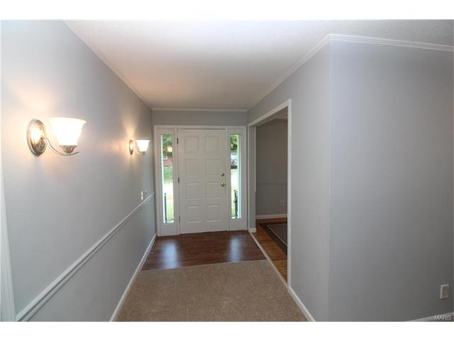 812 Phaeton Dr, Ballwin, MO 63021 photo 9