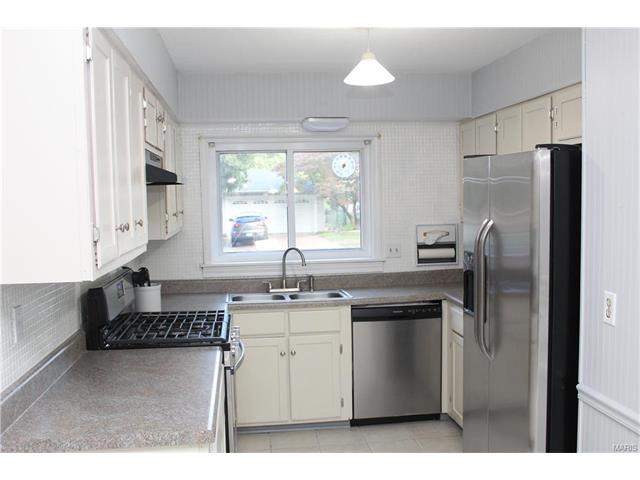 812 Phaeton Dr, Ballwin, MO 63021 photo 5