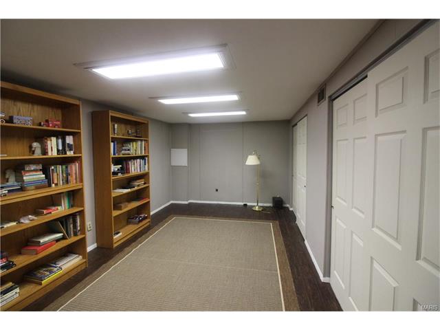 812 Phaeton Dr, Ballwin, MO 63021 photo 17