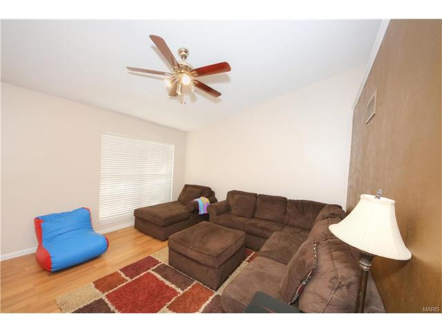 629 Big Horn Dr, O'fallon, MO 63368 photo 3