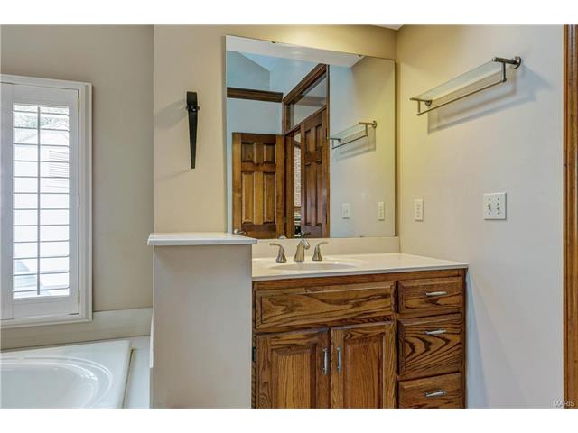16052 Autumn Oaks Cir, Ellisville, MO 63021 photo 23