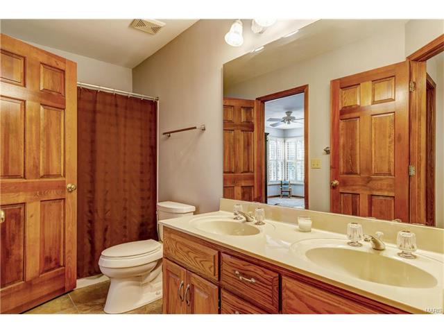 16052 Autumn Oaks Cir, Ellisville, MO 63021 photo 34