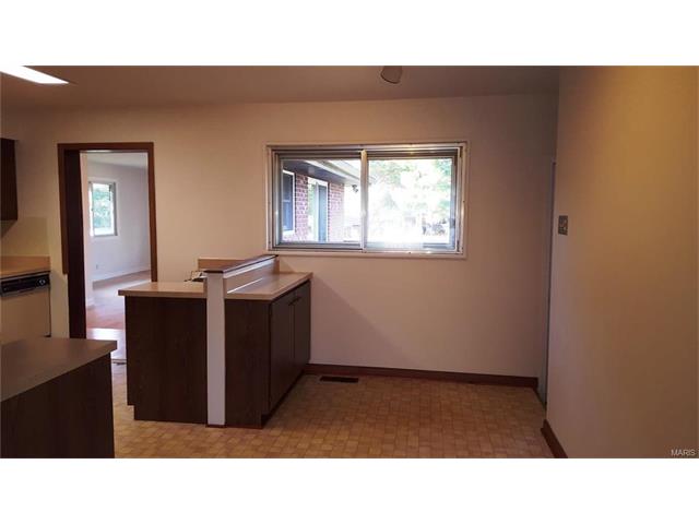 1401 Marsh Ave, Ellisville, MO 63011 photo 4