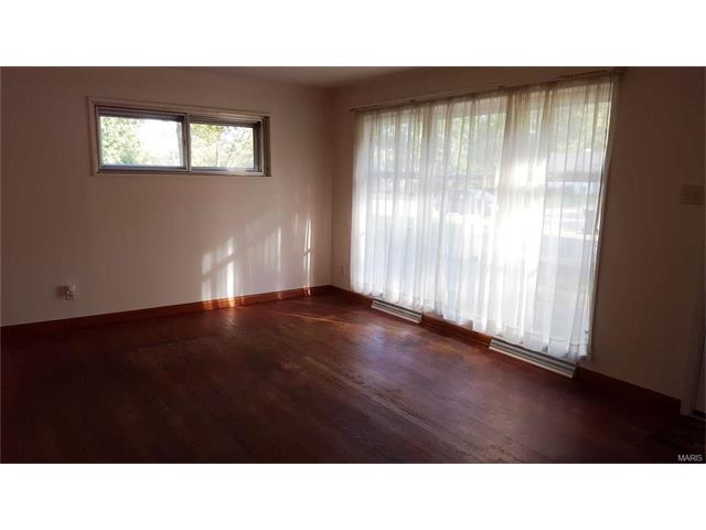 1401 Marsh Ave, Ellisville, MO 63011 photo 2