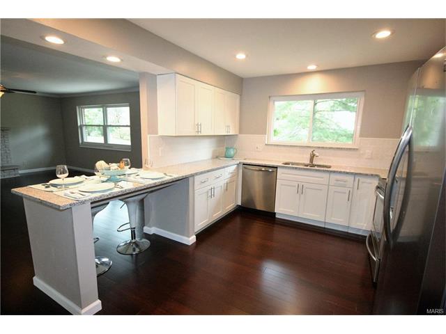2711 Danforth Dr, Saint Louis, MO 63129 photo 3