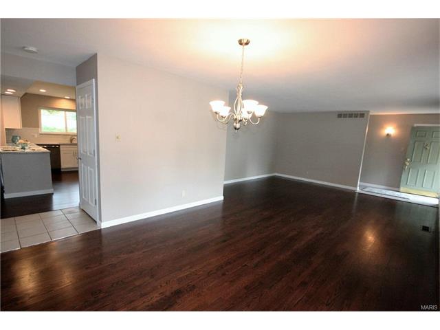 2711 Danforth Dr, Saint Louis, MO 63129 photo 8