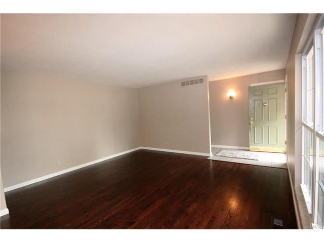 2711 Danforth Dr, Saint Louis, MO 63129 photo 9