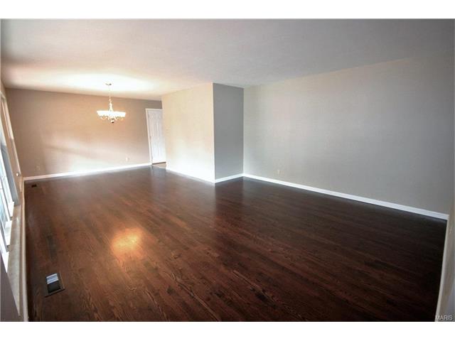 2711 Danforth Dr, Saint Louis, MO 63129 photo 7