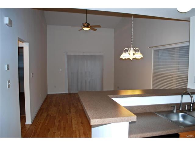 218 Tyndale Dr, O'fallon, MO 63366 photo 10
