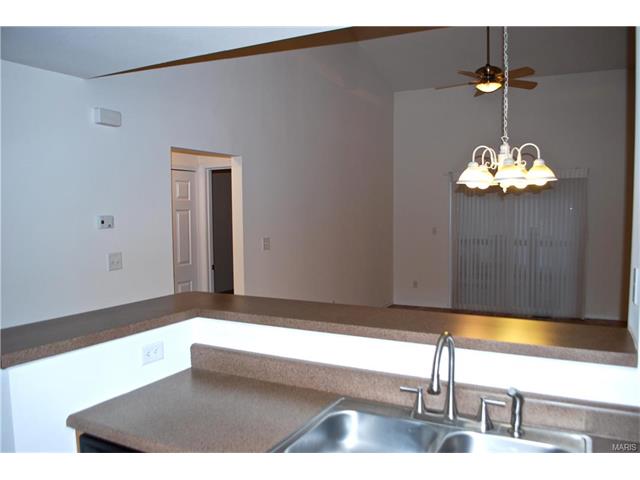 218 Tyndale Dr, O'fallon, MO 63366 photo 9