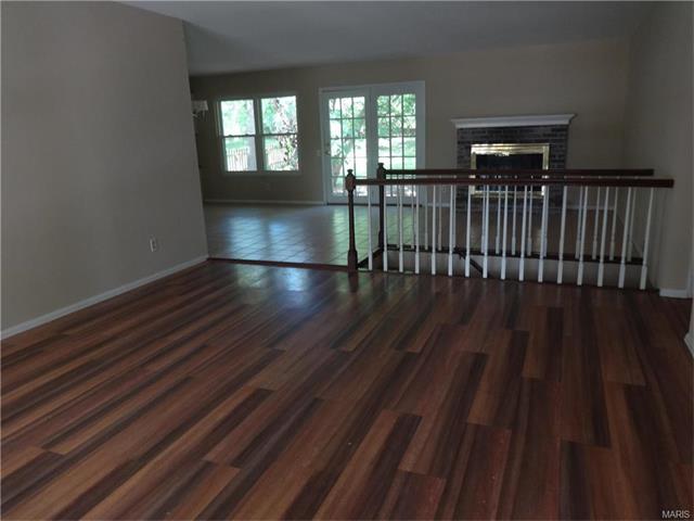 433 Melanie Mdws, Ballwin, MO 63021 photo 2