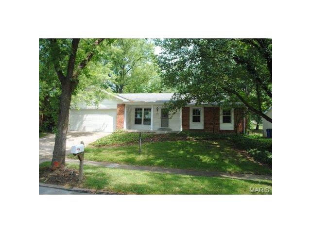 433 Melanie Mdws, Ballwin, MO 63021 photo 1