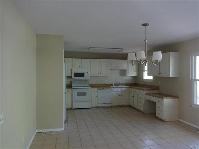 433 Melanie Mdws, Ballwin, MO 63021 photo 3