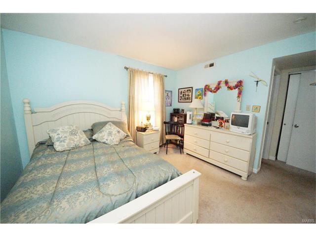 708 Ridgeside #D, Ballwin, MO 63021 photo 6