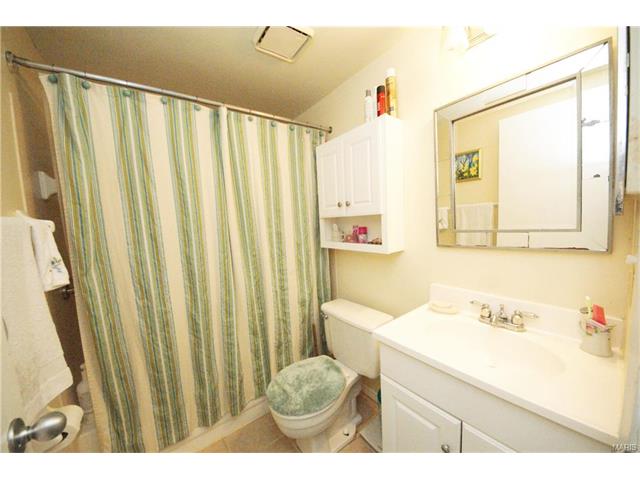 708 Ridgeside #D, Ballwin, MO 63021 photo 8
