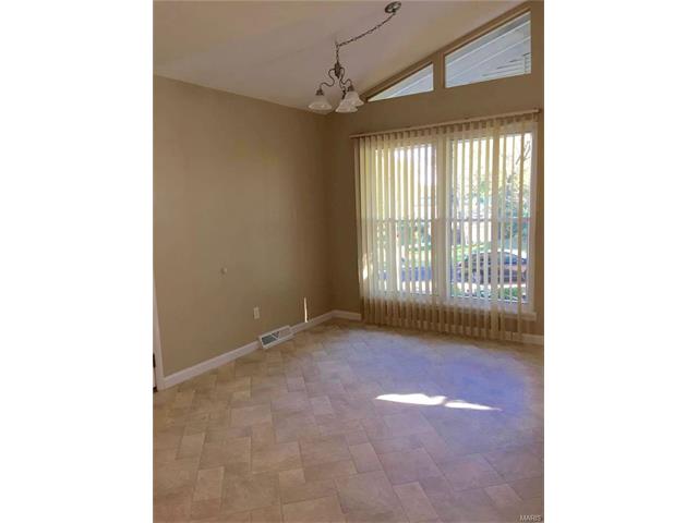 221 Chamberlin Dr, Ballwin, MO 63021 photo 7