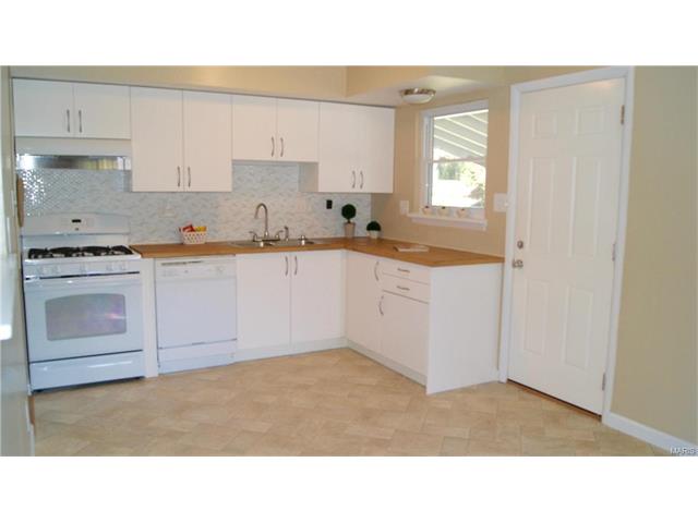 221 Chamberlin Dr, Ballwin, MO 63021 photo 8