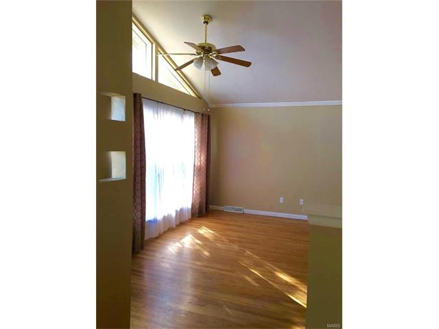 221 Chamberlin Dr, Ballwin, MO 63021 photo 4