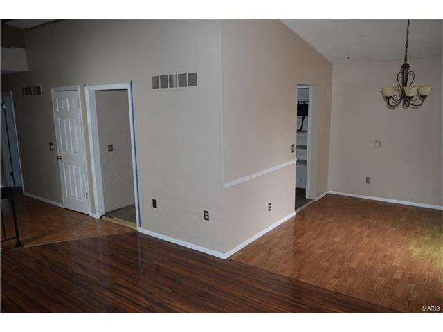 516 Treetop Trl, Ballwin, MO 63021 photo 7