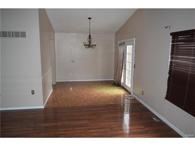 516 Treetop Trl, Ballwin, MO 63021 photo 6