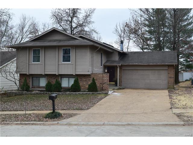 516 Treetop Trl, Ballwin, MO 63021 photo 1