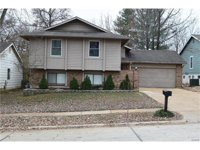 516 Treetop Trl, Ballwin, MO 63021 photo 2