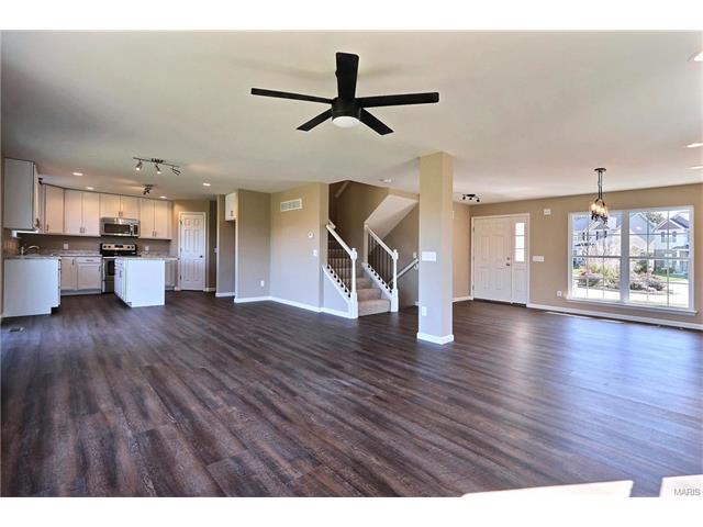 365 Pearson Ct, Saint Charles, MO 63304 photo 2