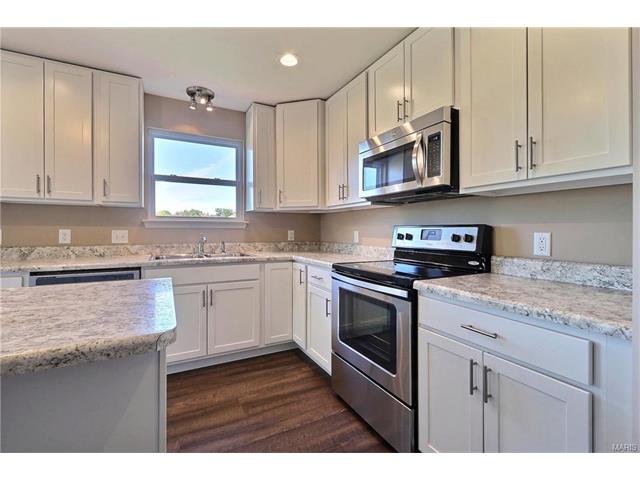 365 Pearson Ct, Saint Charles, MO 63304 photo 8