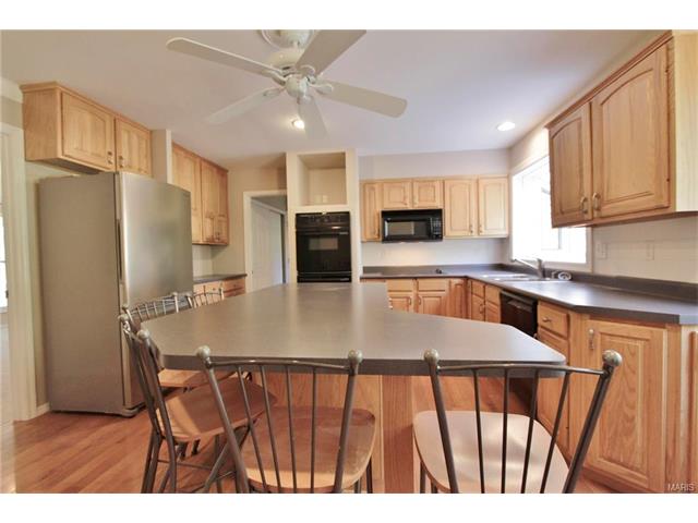 346 Glan Tai Dr, Ballwin, MO 63011 photo 9