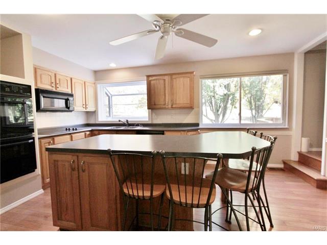 346 Glan Tai Dr, Ballwin, MO 63011 photo 8