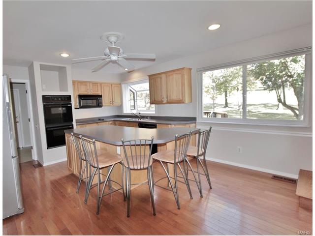 346 Glan Tai Dr, Ballwin, MO 63011 photo 5