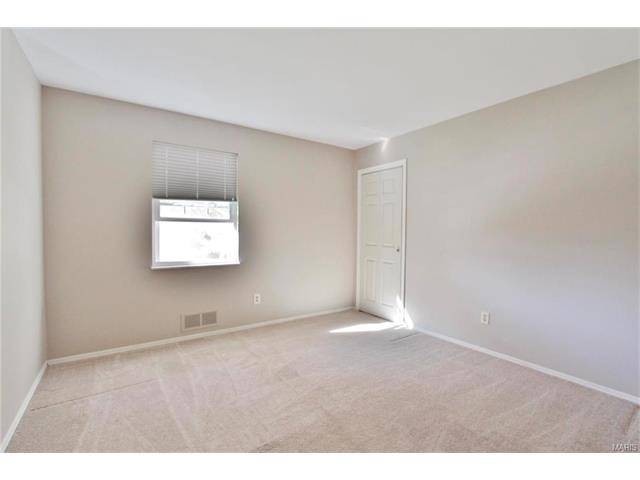 346 Glan Tai Dr, Ballwin, MO 63011 photo 17
