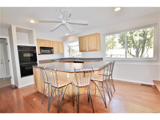 346 Glan Tai Dr, Ballwin, MO 63011 photo 7