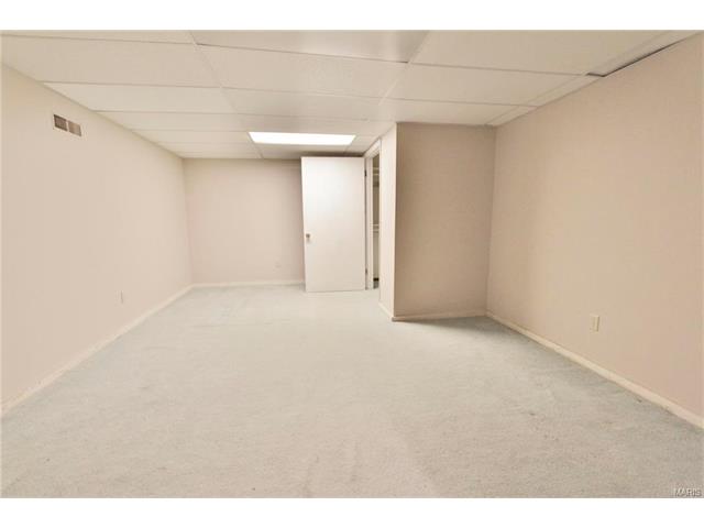 346 Glan Tai Dr, Ballwin, MO 63011 photo 15