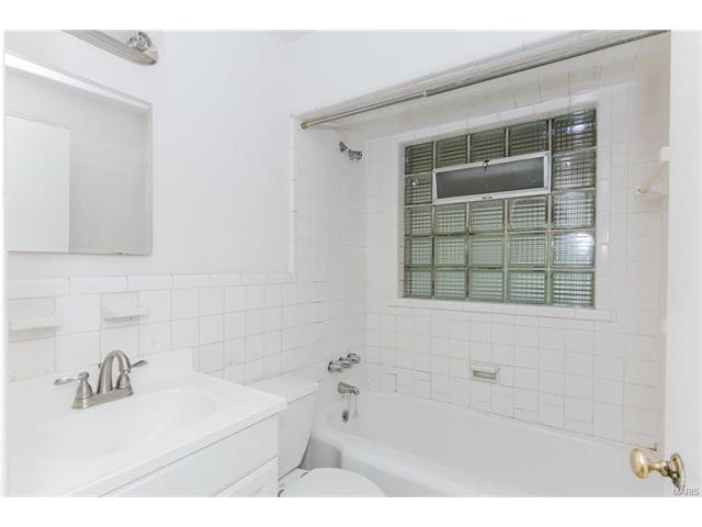 7820 Rosedale Dr, Saint Louis, MO 63121 photo 9