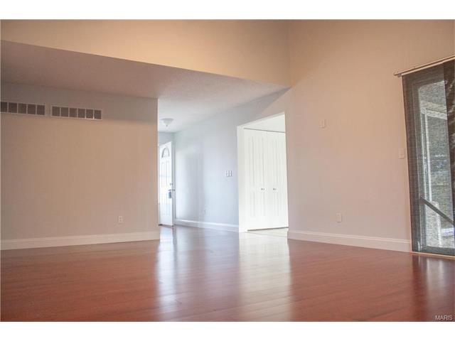 345 Baxter Rd, Ballwin, MO 63011 photo 2
