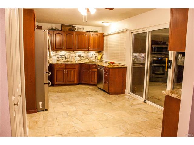 345 Baxter Rd, Ballwin, MO 63011 photo 4