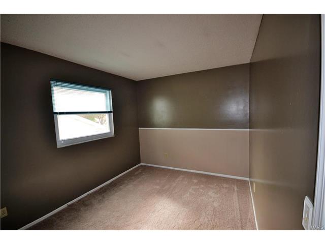 1106 Stormyoak Dr, Ballwin, MO 63021 photo 12