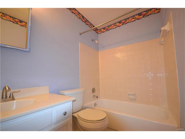 1106 Stormyoak Dr, Ballwin, MO 63021 photo 14