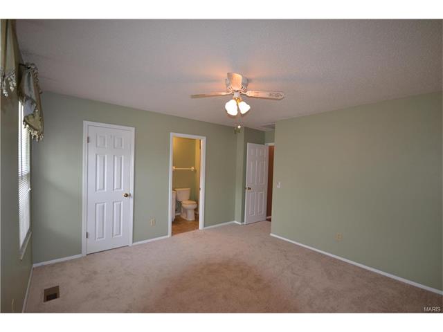 1106 Stormyoak Dr, Ballwin, MO 63021 photo 16