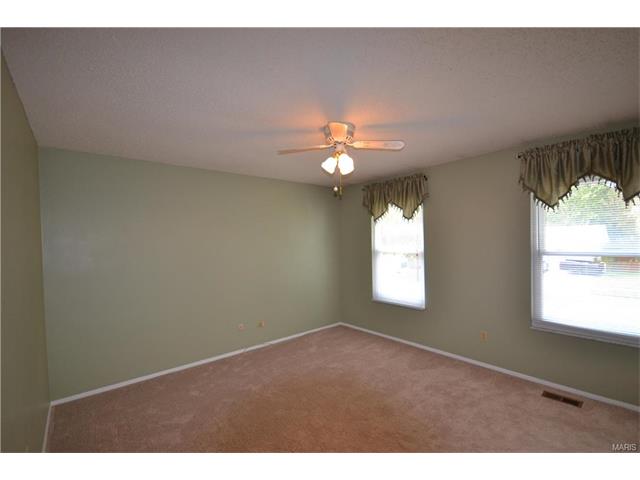 1106 Stormyoak Dr, Ballwin, MO 63021 photo 15