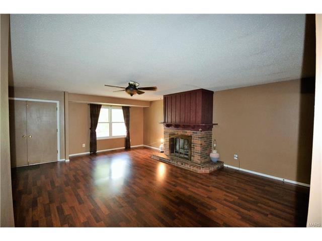 1106 Stormyoak Dr, Ballwin, MO 63021 photo 4