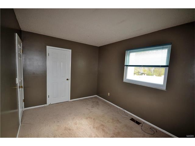 1106 Stormyoak Dr, Ballwin, MO 63021 photo 13