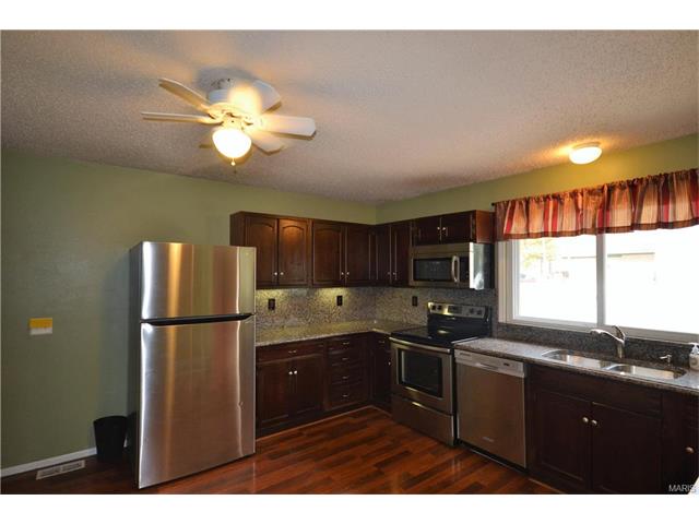 1106 Stormyoak Dr, Ballwin, MO 63021 photo 6
