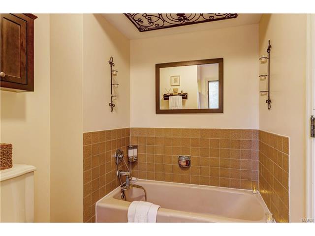447 Shadowridge Ct, Ballwin, MO 63011 photo 24