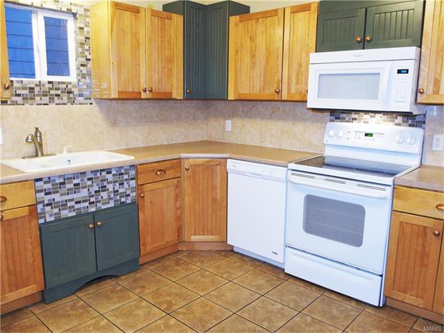 24 Dorchester Ct, Saint Peters, MO 63376 photo 3