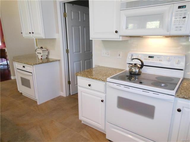1119 Cypress Point Dr, O'fallon, MO 63366 photo 9