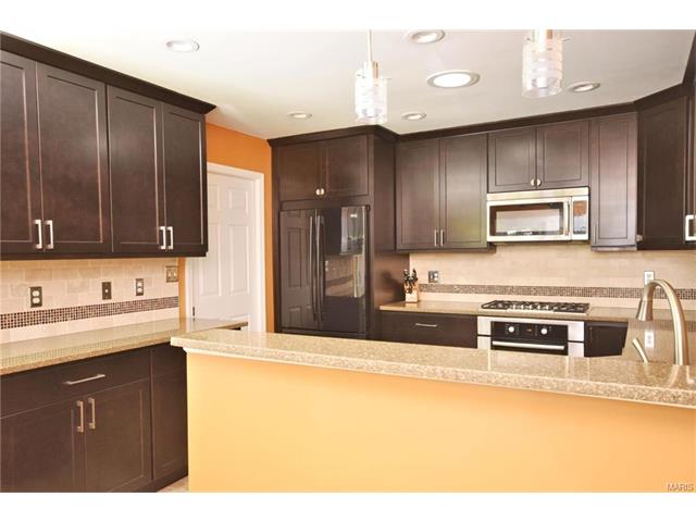 1425 Kentbrooke Dr, Ballwin, MO 63021 photo 5