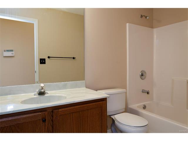 240 Royallmanor Ln, O'fallon, MO 63368 photo 8